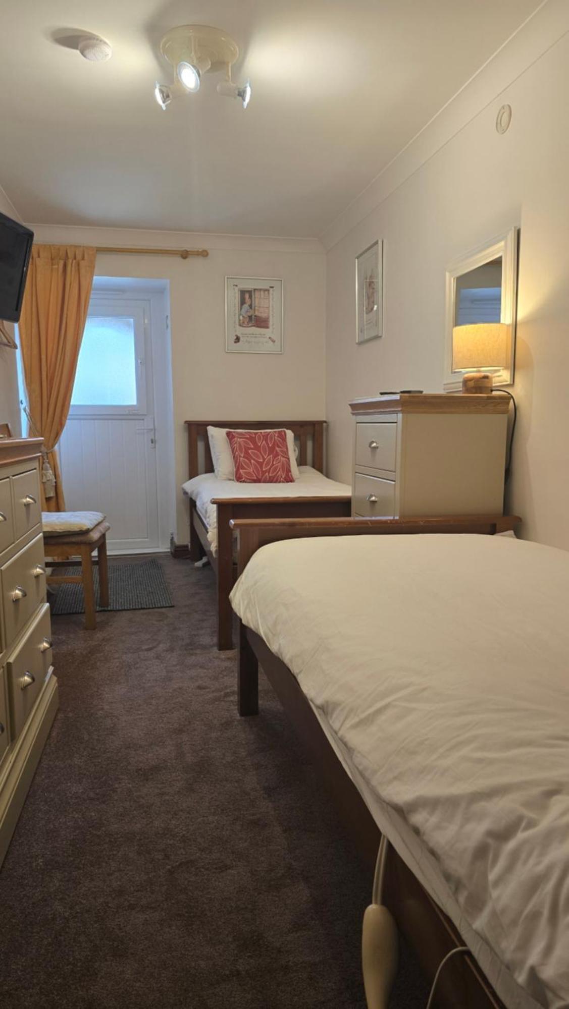 Lyndale Self-Catering Apartment Sleeps 4 Уиндермир Экстерьер фото